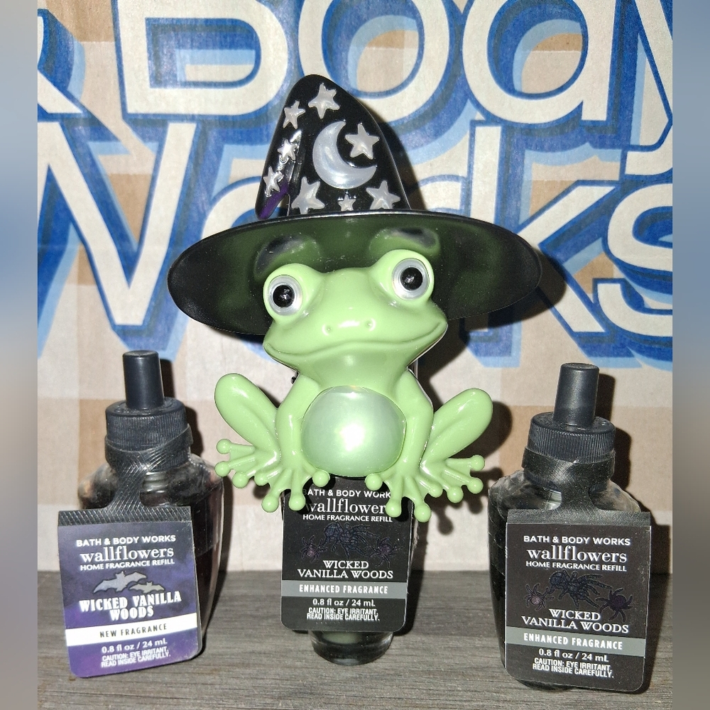 Bath & Body Work WITCHY FROG Nightlight Plug AND 3- WICKED VANILLA WOODS Refills